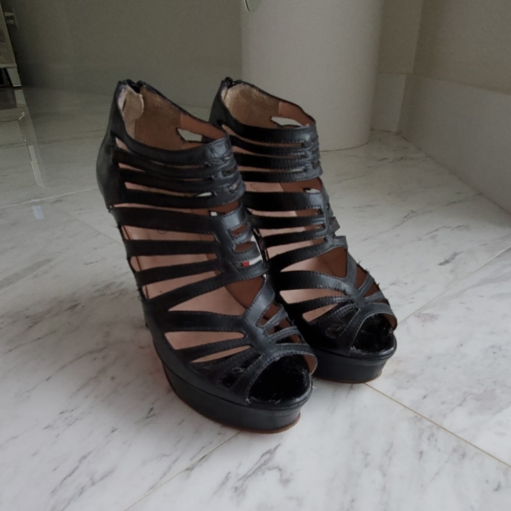 genuine leather black heels. - Picture 1 of 8